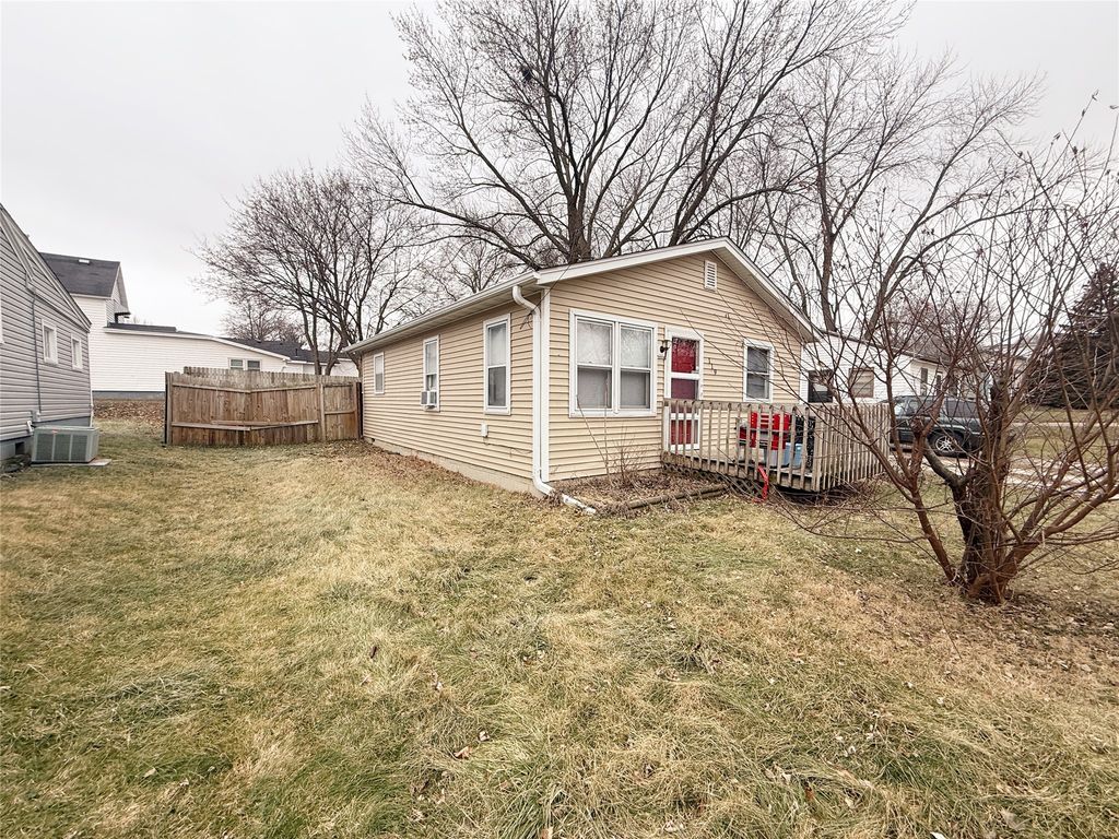 119 E Leland Avenue, Des Moines, IA 50315
