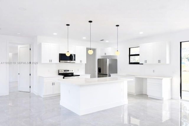 430 Bald Cypress Ave, Clewiston, FL 33440