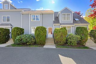 11 Pinecrest Village 11, Hopkinton, MA 01748