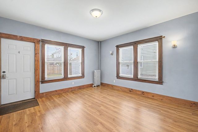 55 Elmwood Ave, Holyoke, MA 01040