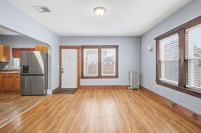 55 Elmwood Ave, Holyoke, MA 01040