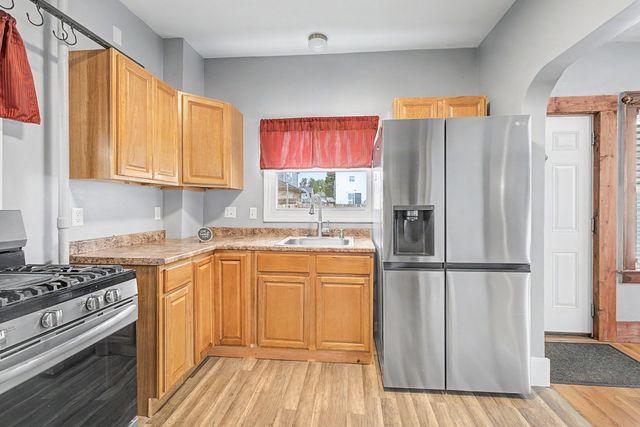 55 Elmwood Ave, Holyoke, MA 01040