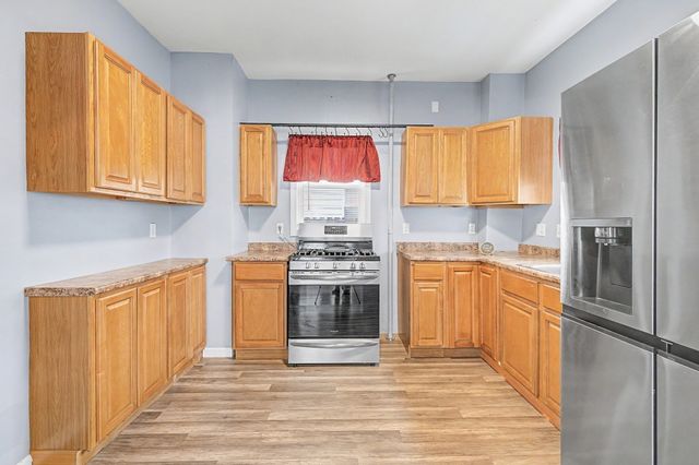 55 Elmwood Ave, Holyoke, MA 01040
