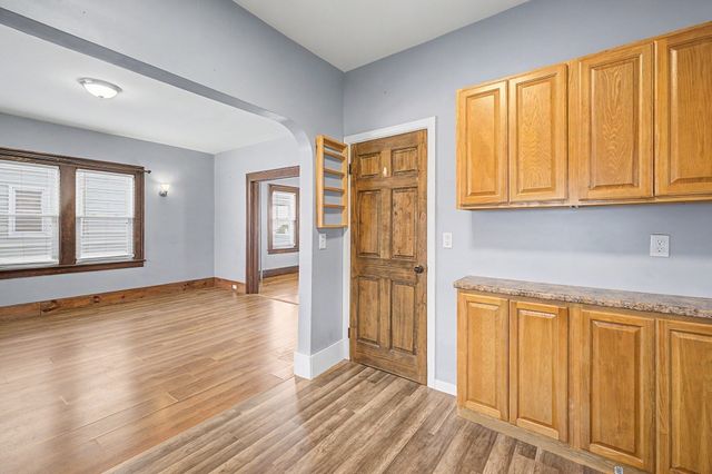 55 Elmwood Ave, Holyoke, MA 01040