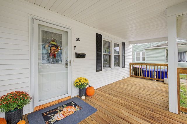 55 Elmwood Ave, Holyoke, MA 01040