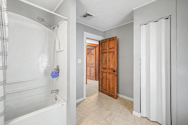 55 Elmwood Ave, Holyoke, MA 01040