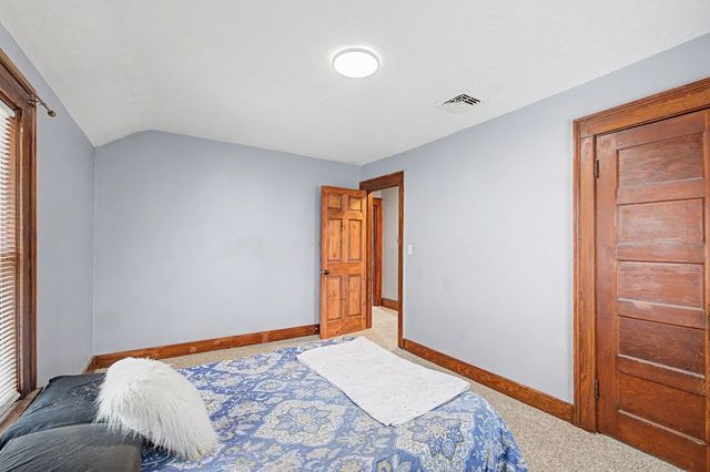 55 Elmwood Ave, Holyoke, MA 01040