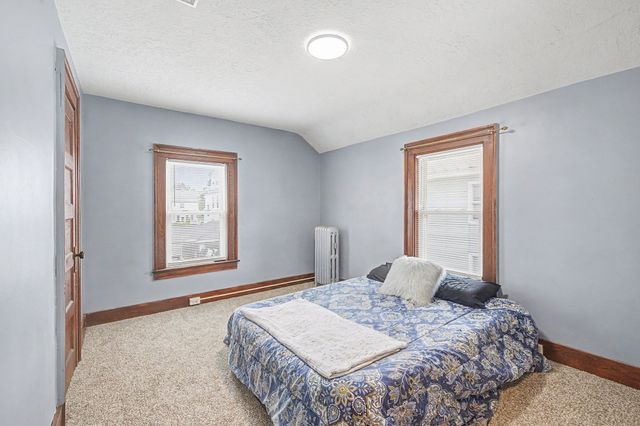 55 Elmwood Ave, Holyoke, MA 01040