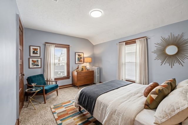 55 Elmwood Ave, Holyoke, MA 01040