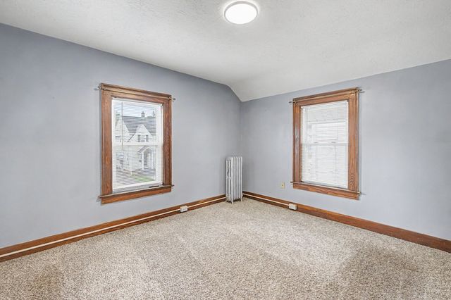 55 Elmwood Ave, Holyoke, MA 01040