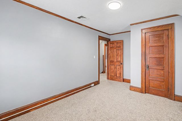 55 Elmwood Ave, Holyoke, MA 01040