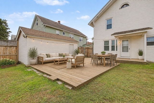 55 Elmwood Ave, Holyoke, MA 01040