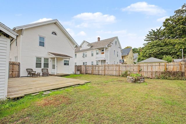 55 Elmwood Ave, Holyoke, MA 01040