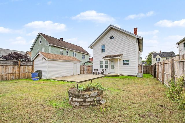 55 Elmwood Ave, Holyoke, MA 01040