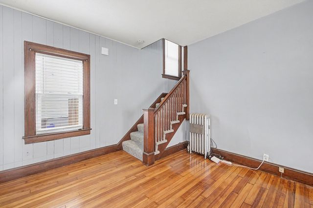 55 Elmwood Ave, Holyoke, MA 01040