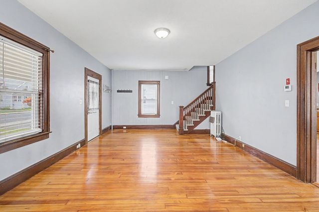 55 Elmwood Ave, Holyoke, MA 01040