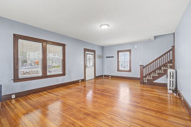 55 Elmwood Ave, Holyoke, MA 01040