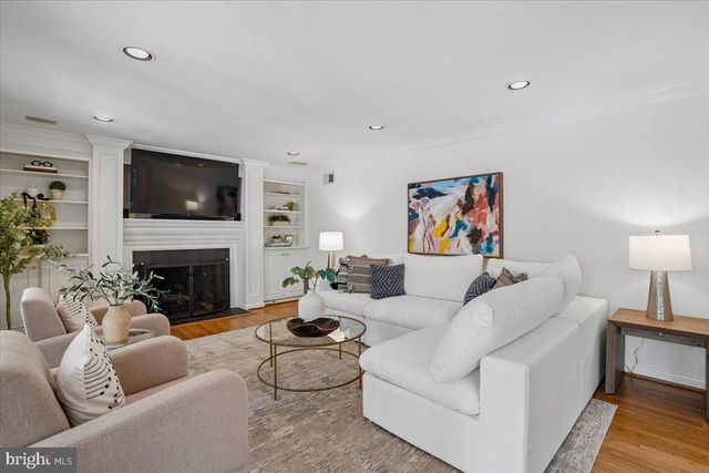 911 RAIL CT, Mclean, VA 22102