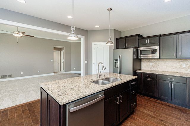 6401 COBBLE CREEK DR, Columbia, MO 65201