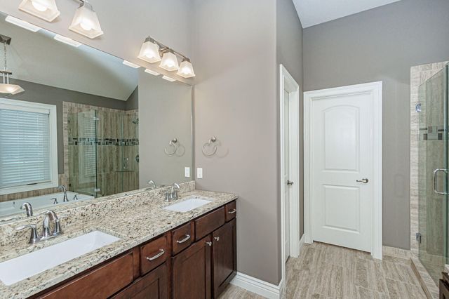 6401 COBBLE CREEK DR, Columbia, MO 65201