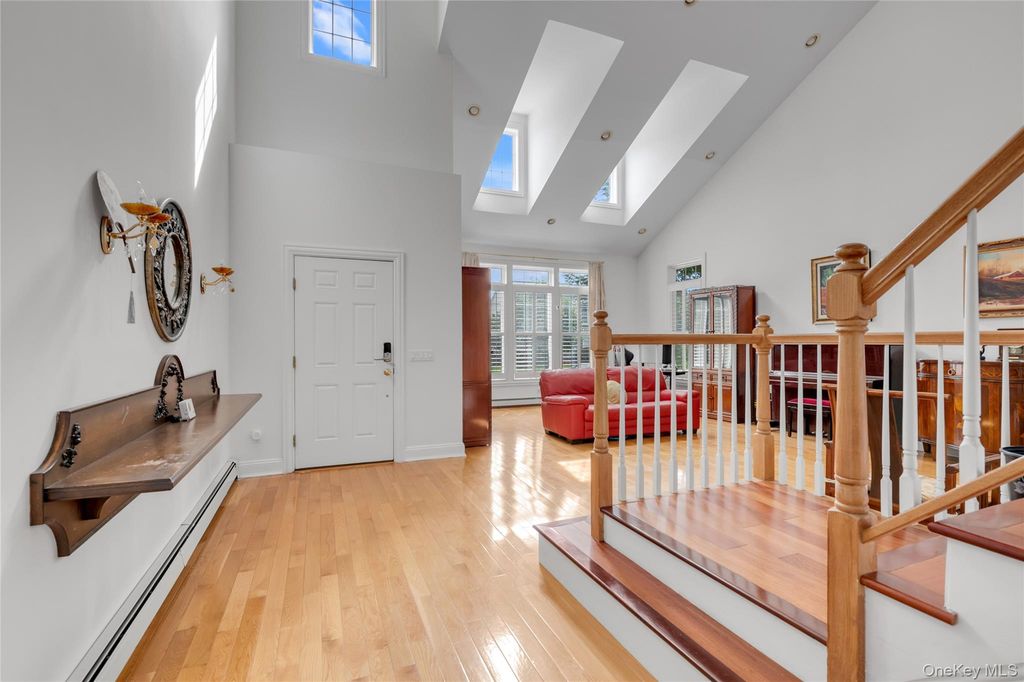 95 W Overlook, Port Washington, NY 11050 — photo 3