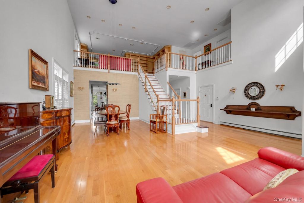 95 W Overlook, Port Washington, NY 11050 — photo 4