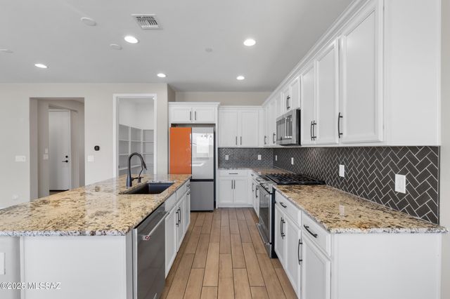 9813 E Miller Peak Trail, Tucson, AZ 85747