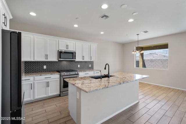 9813 E Miller Peak Trail, Tucson, AZ 85747