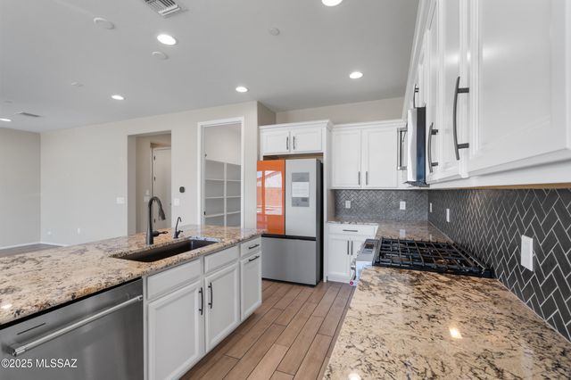 9813 E Miller Peak Trail, Tucson, AZ 85747