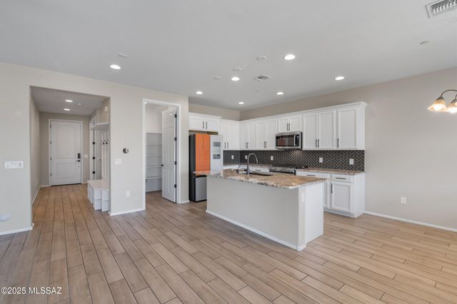 9813 E Miller Peak Trail, Tucson, AZ 85747