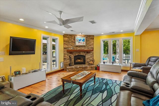 6428 WEEMS AVE, Tracys Landing, MD 20779