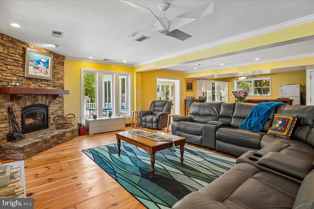 6428 WEEMS AVE, Tracys Landing, MD 20779