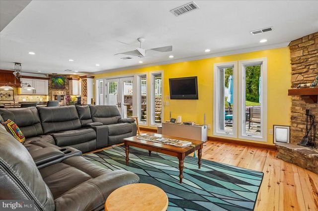 6428 WEEMS AVE, Tracys Landing, MD 20779