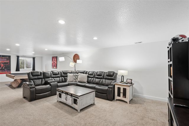 175 SE Stone Prairie Drive, Waukee, IA 50263