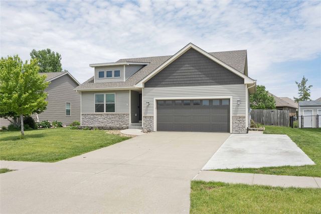 175 SE Stone Prairie Drive, Waukee, IA 50263