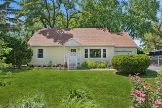 1330 S Wayside Drive, Villa Park, IL 60181