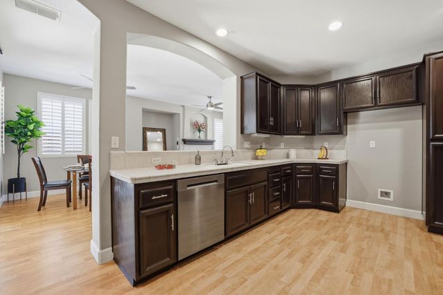 576 Sutherland Ranch Ln, Roseville, CA 95678
