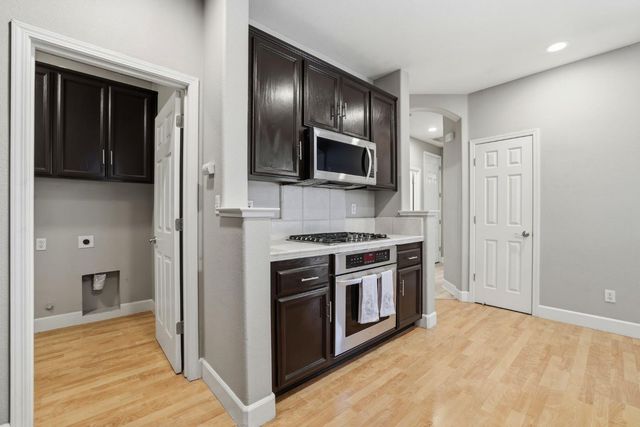 576 Sutherland Ranch Ln, Roseville, CA 95678