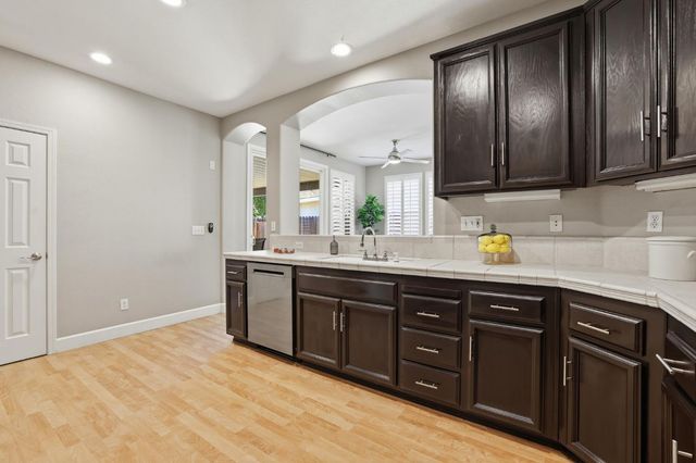 576 Sutherland Ranch Ln, Roseville, CA 95678