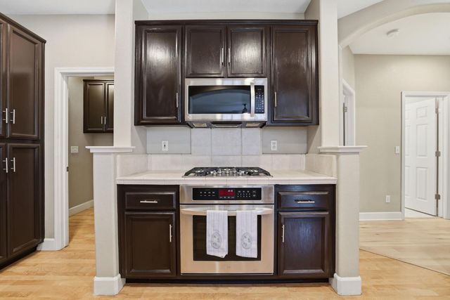 576 Sutherland Ranch Ln, Roseville, CA 95678