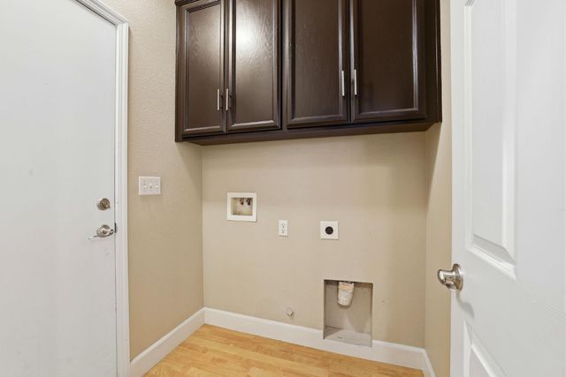 576 Sutherland Ranch Ln, Roseville, CA 95678