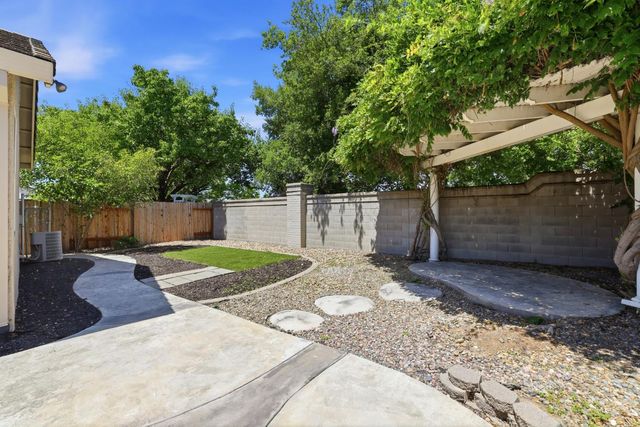 576 Sutherland Ranch Ln, Roseville, CA 95678