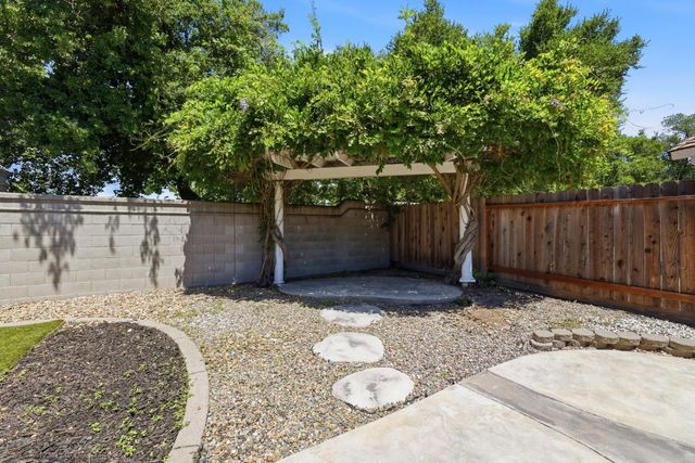 576 Sutherland Ranch Ln, Roseville, CA 95678