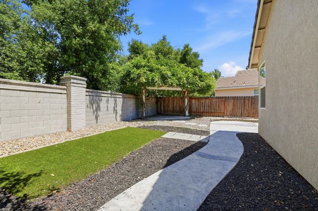 576 Sutherland Ranch Ln, Roseville, CA 95678