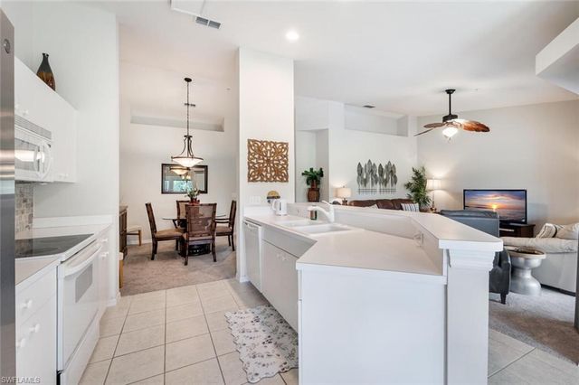 2895 Cypress Trace CIR 202, Naples, FL 34119