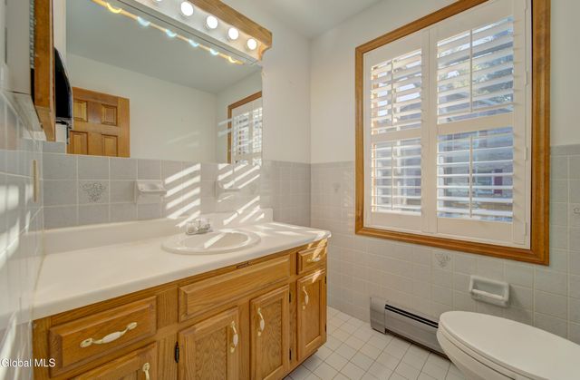 6 Crown Pt., Clifton Park, NY 12019