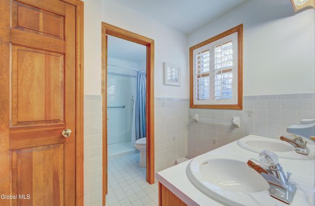 6 Crown Pt., Clifton Park, NY 12019