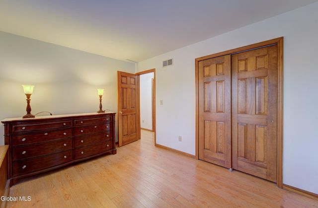 6 Crown Pt., Clifton Park, NY 12019