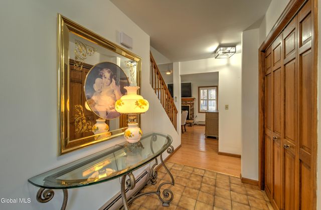 6 Crown Pt., Clifton Park, NY 12019