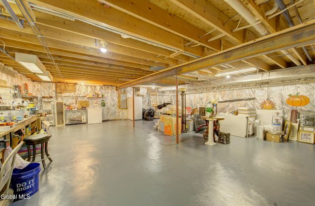6 Crown Pt., Clifton Park, NY 12019